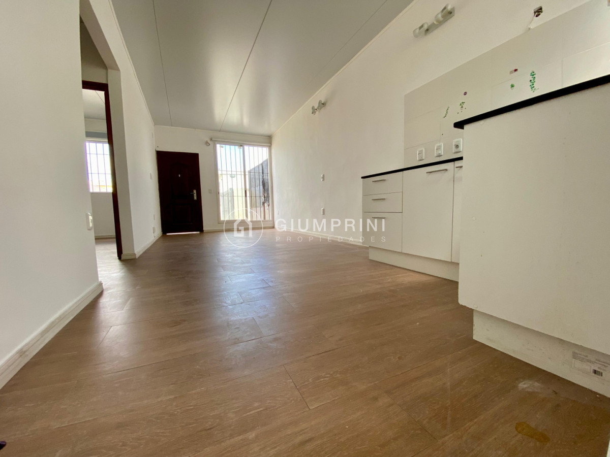 Casa ID.1091 - Alquiler apto tipo casa 2 dormitorios - Patio - Malvín Norte - La cruz