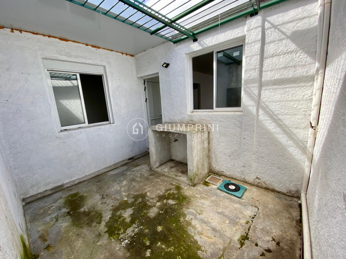 Casa ID.1091 - Alquiler apto tipo casa 2 dormitorios - Patio - Malvín Norte - La cruz