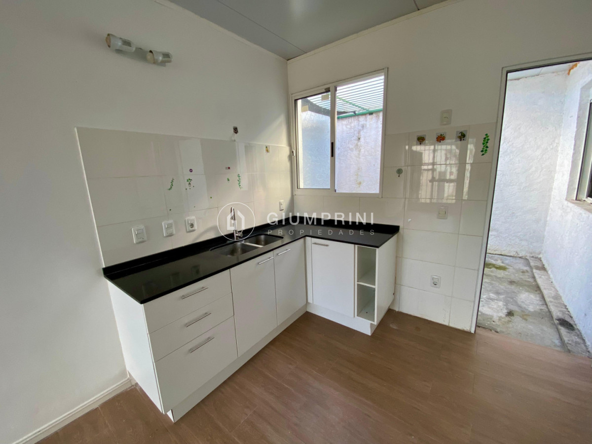 Casa ID.1092 - Alquiler casa tipo apto 2 dormitorios - Patio - Malvín Norte - La cruz