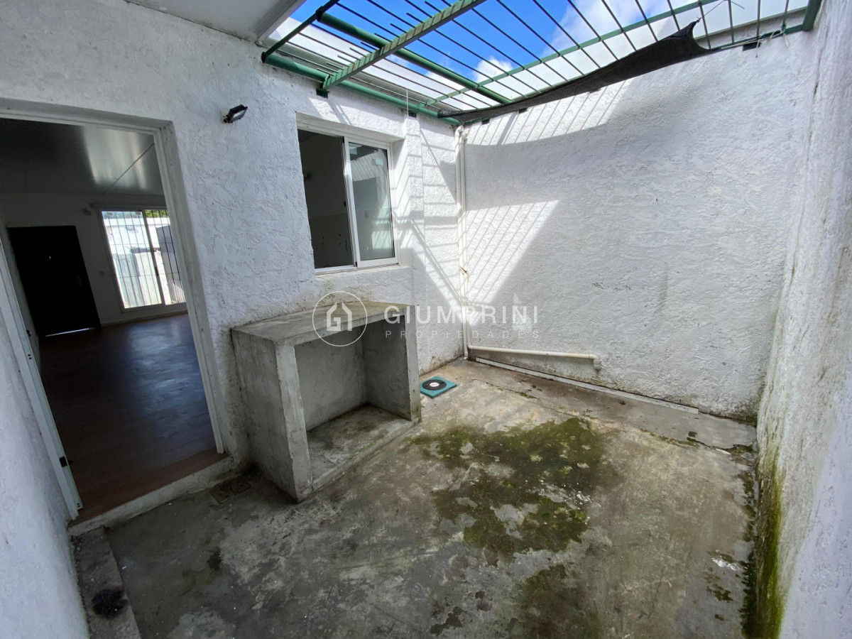 Casa ID.1092 - Alquiler casa tipo apto 2 dormitorios - Patio - Malvín Norte - La cruz