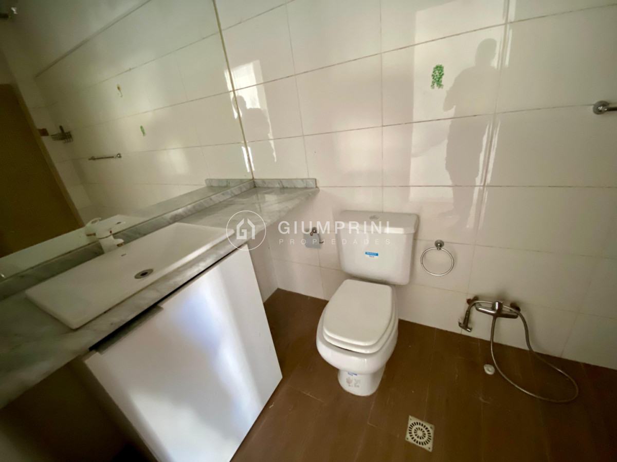 Casa ID.1090 - Alquiler casa tipo apto 2 dormitorios - Patio - Malvín Norte - La cruz