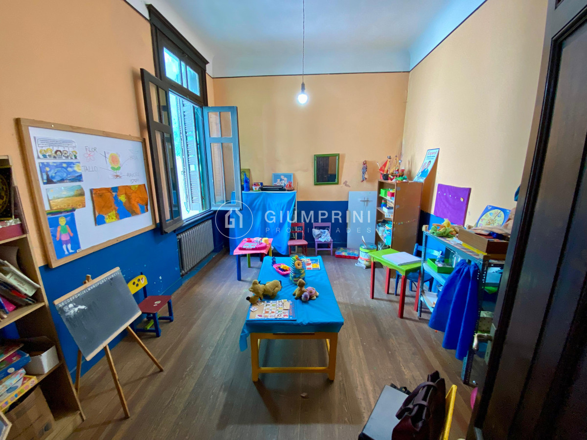 Casa ID.780 - Venta muy amplia casa 9 dormitorios - 2 patios - Azotea - Cordón