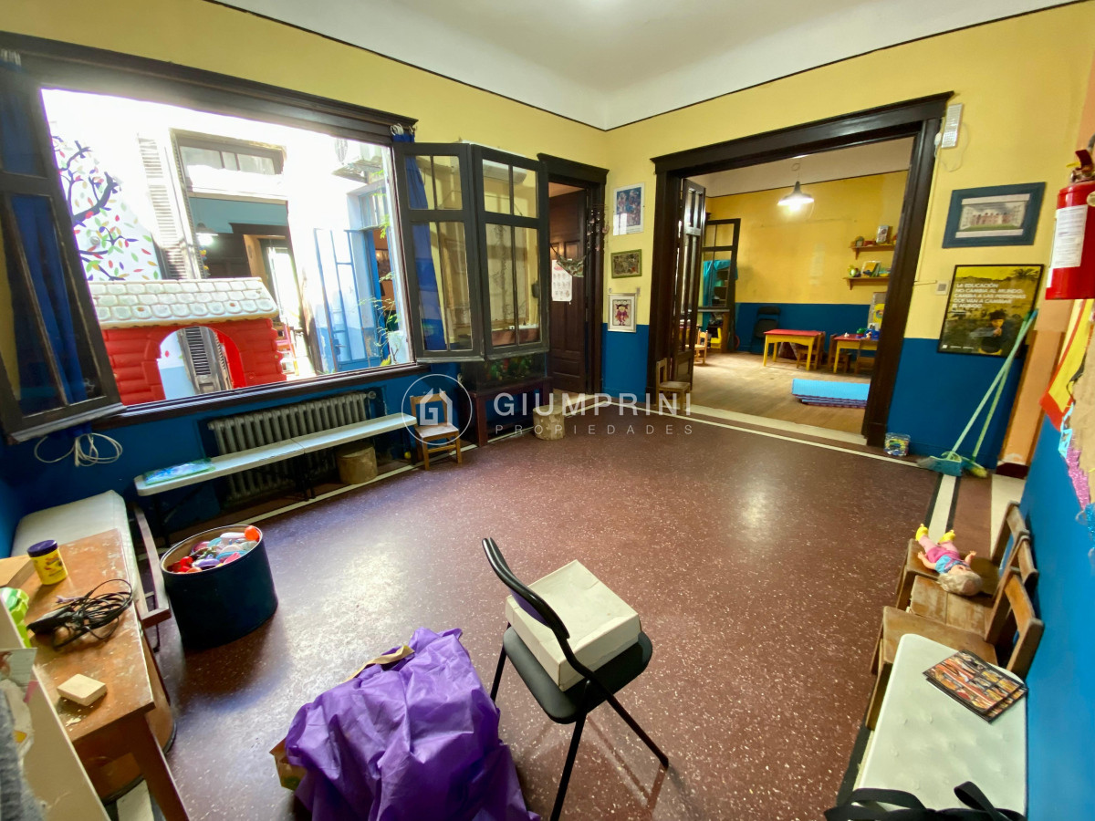 Casa ID.781 - Venta muy amplia casa 9 dormitorios - 2 patios - Azotea - Centro