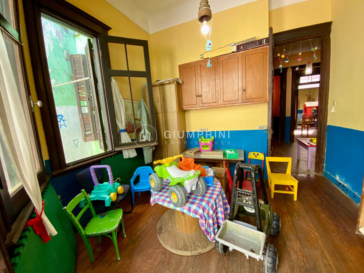 Casa ID.781 - Venta muy amplia casa 9 dormitorios - 2 patios - Azotea - Centro