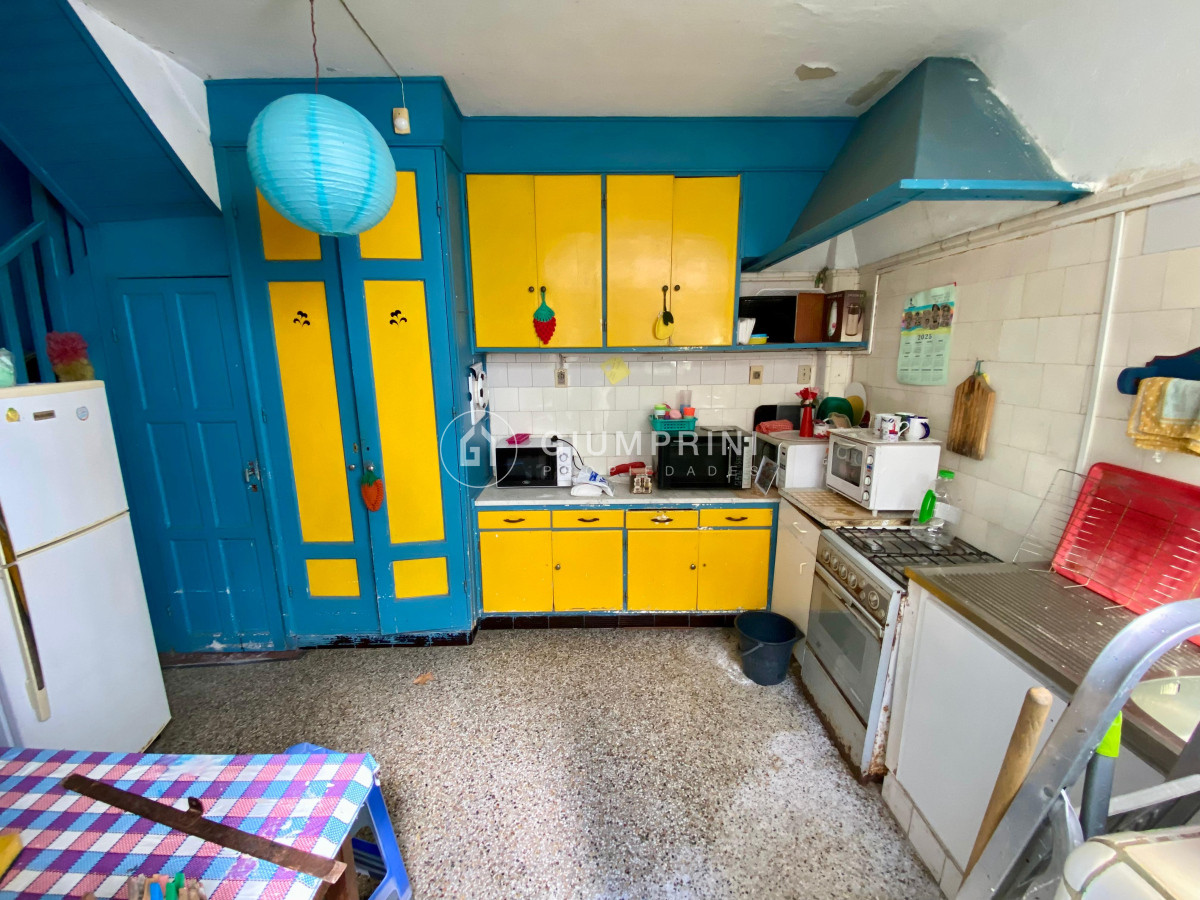 Casa ID.781 - Venta muy amplia casa 9 dormitorios - 2 patios - Azotea - Centro