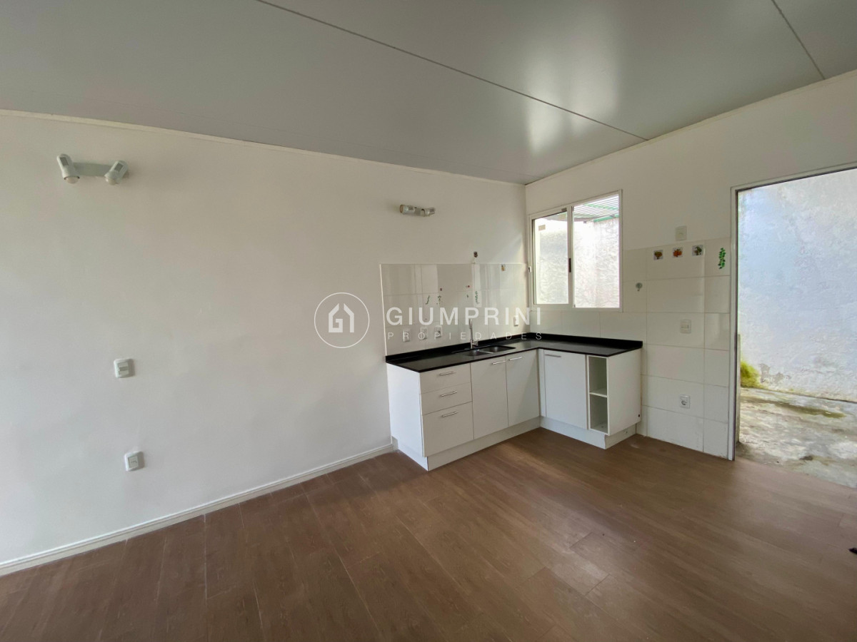 Casa ID.1090 - Alquiler casa tipo apto 2 dormitorios - Patio - Malvín Norte - La cruz