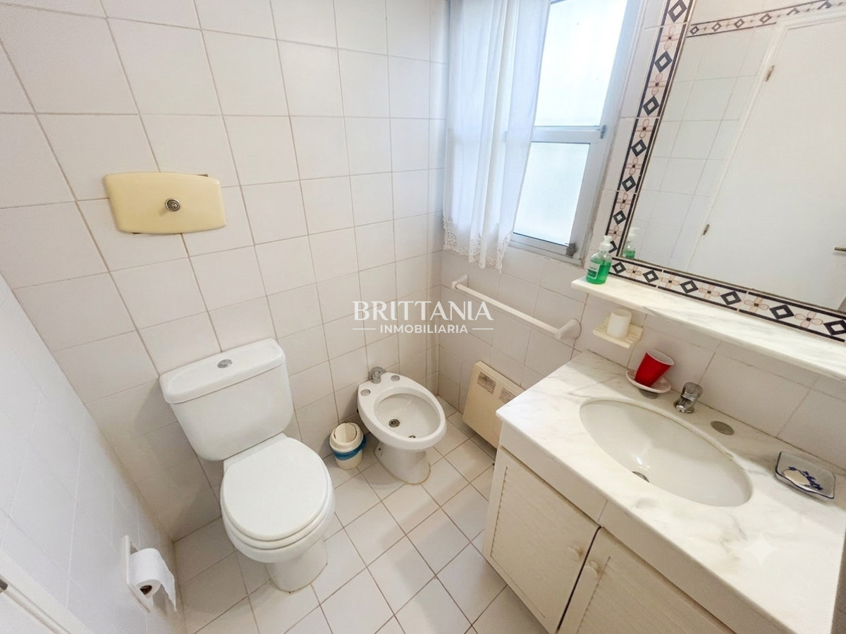 Casa ID.9 - Casa en Barrio Marly 3 Dormitorios 3 Baños y Dependencia
