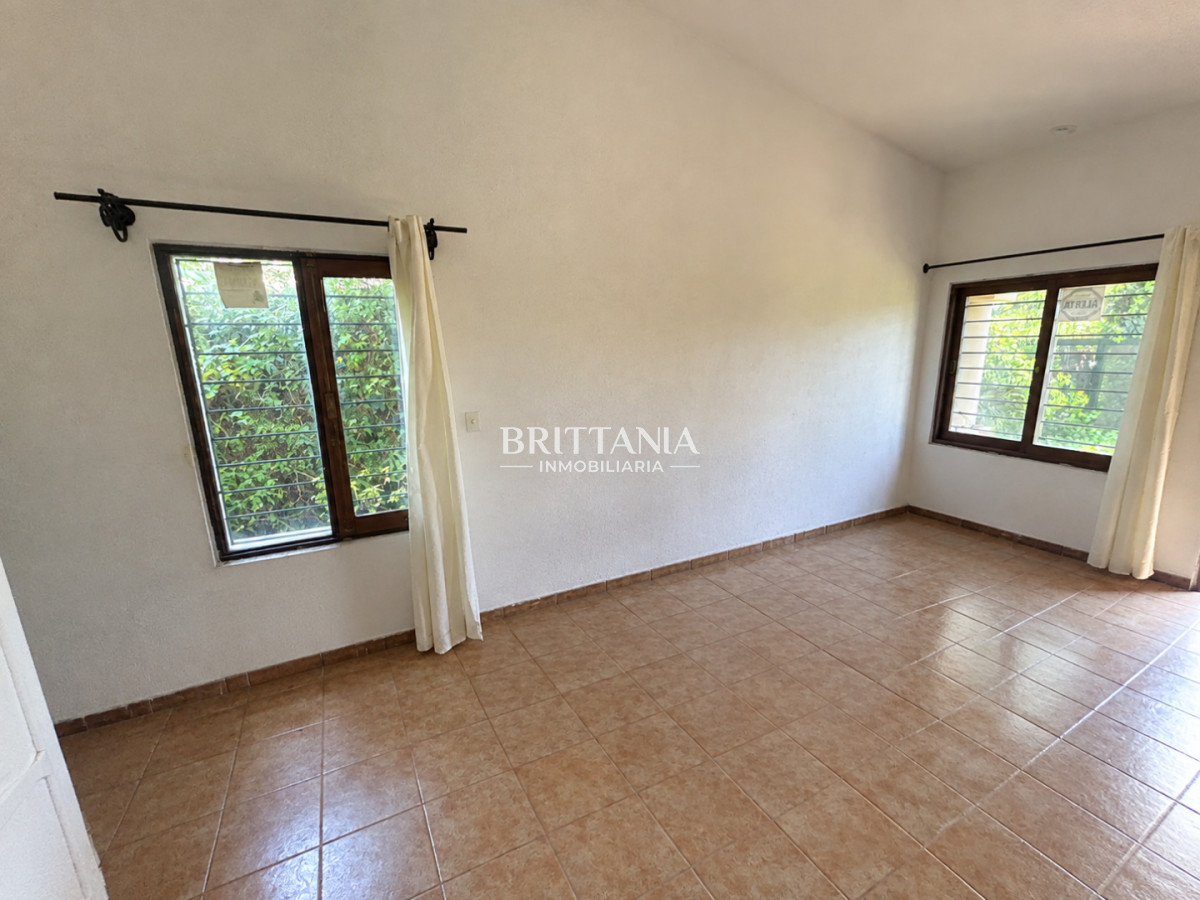 Casa ID.28 - Casa En Venta 3 Dormitorios 1 Baño Barrio El Cortijo