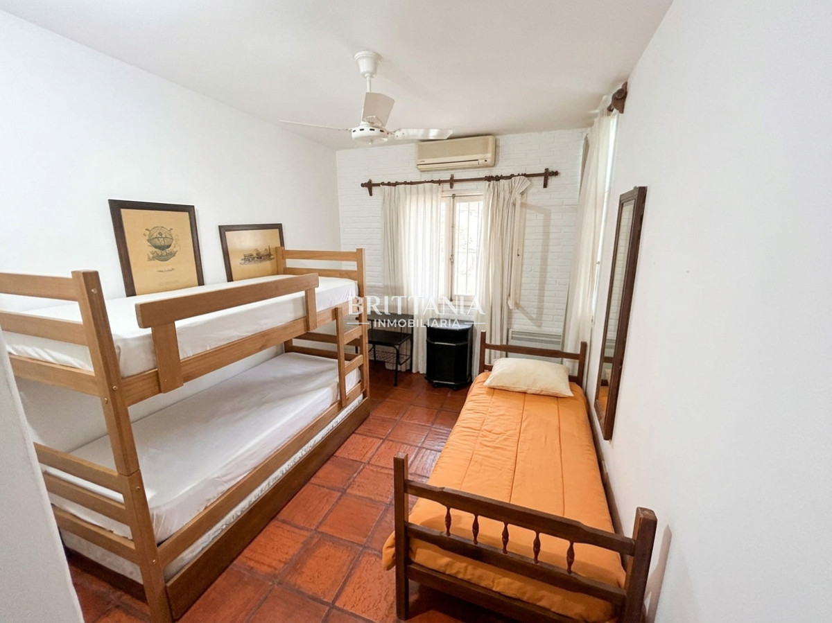 Casa ID.9 - Casa en Barrio Marly 3 Dormitorios 3 Baños y Dependencia