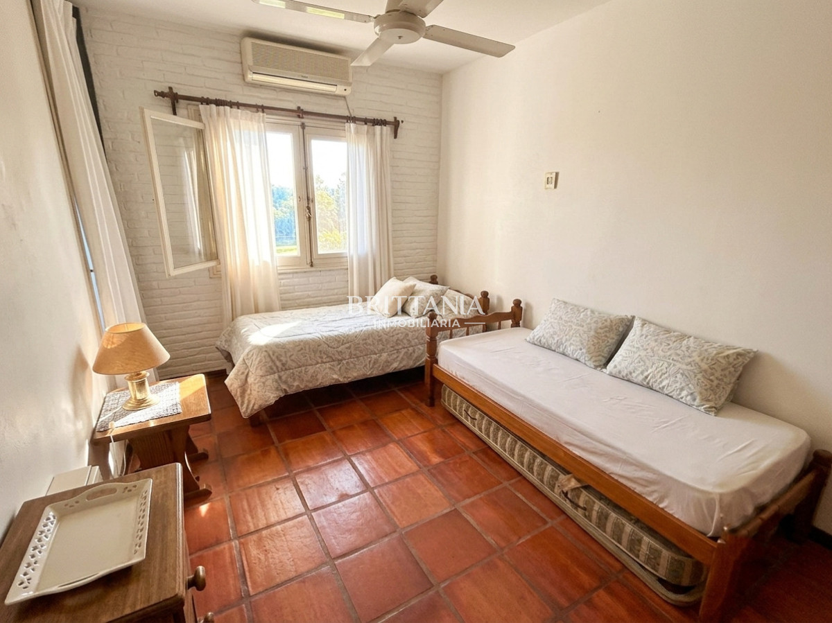 Casa ID.9 - Casa en Barrio Marly 3 Dormitorios 3 Baños y Dependencia
