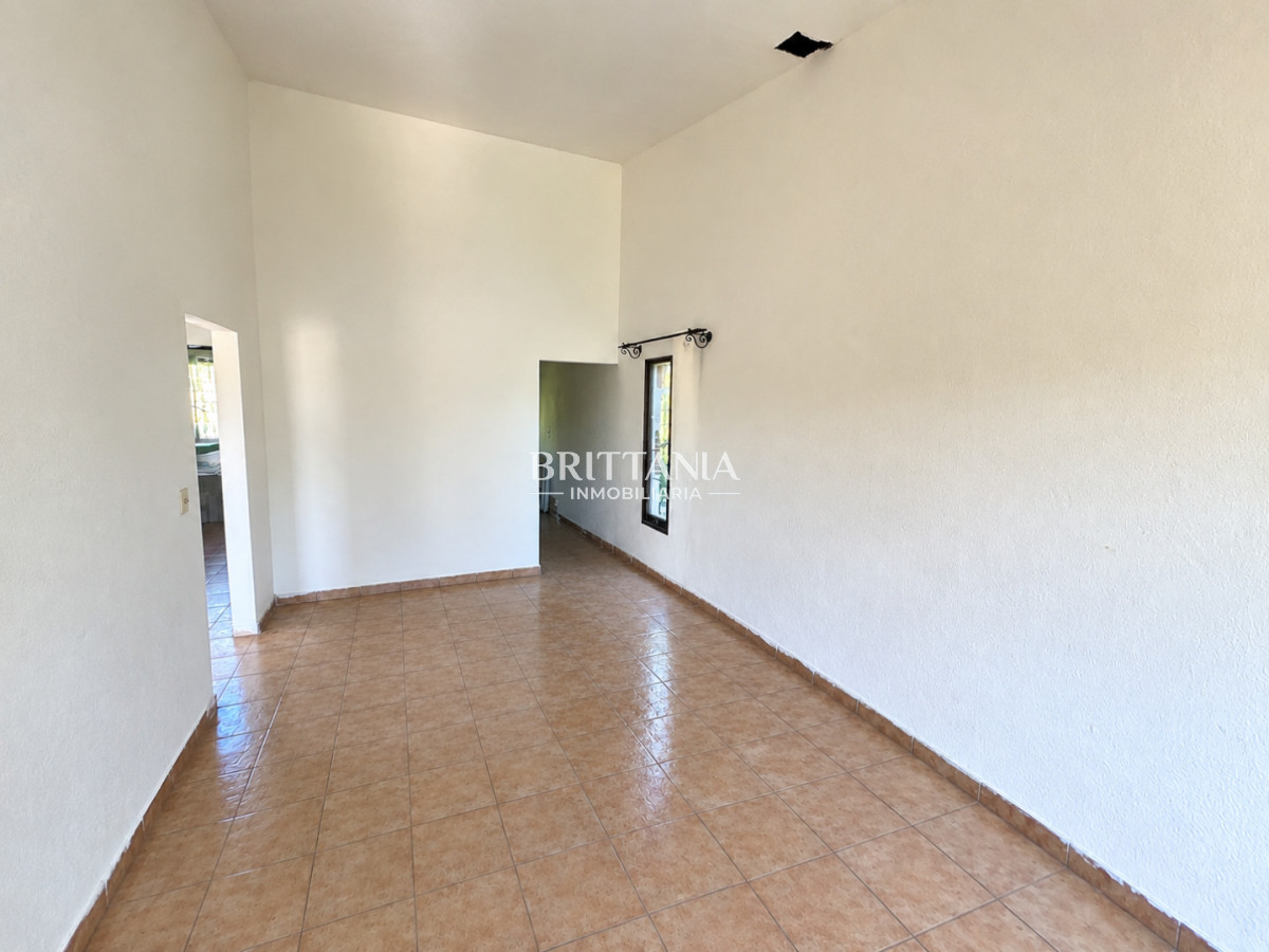 Casa ID.28 - Casa En Venta 3 Dormitorios 1 Baño Barrio El Cortijo