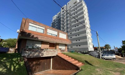 Hermosa casa en lugar privilegiado 4 dormitorios, apta Desarrollo Maldonado