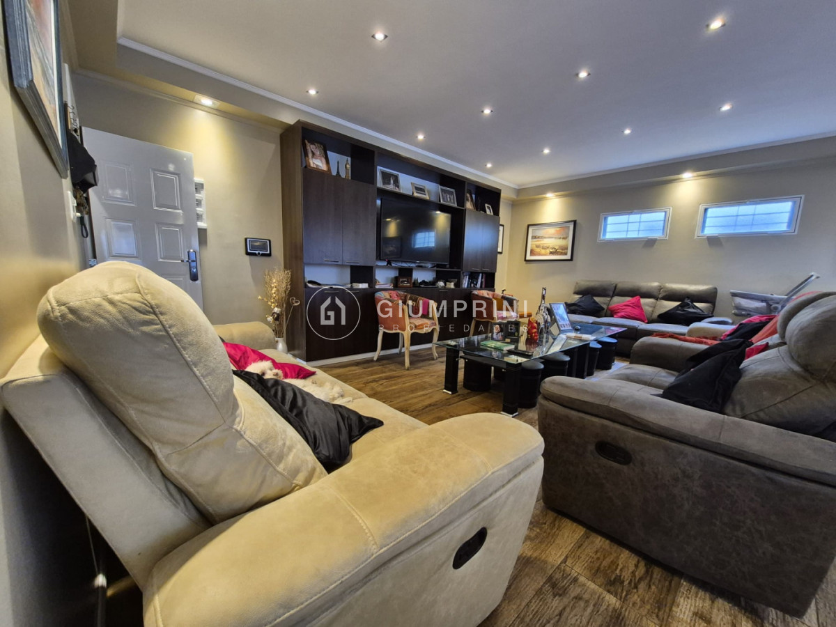 Casa ID.1099 - Alquiler 3 viviendas 6 Dormitorios Y 4 Baños - Patio - Parrillero + Barbacoa - Brazo Oriental