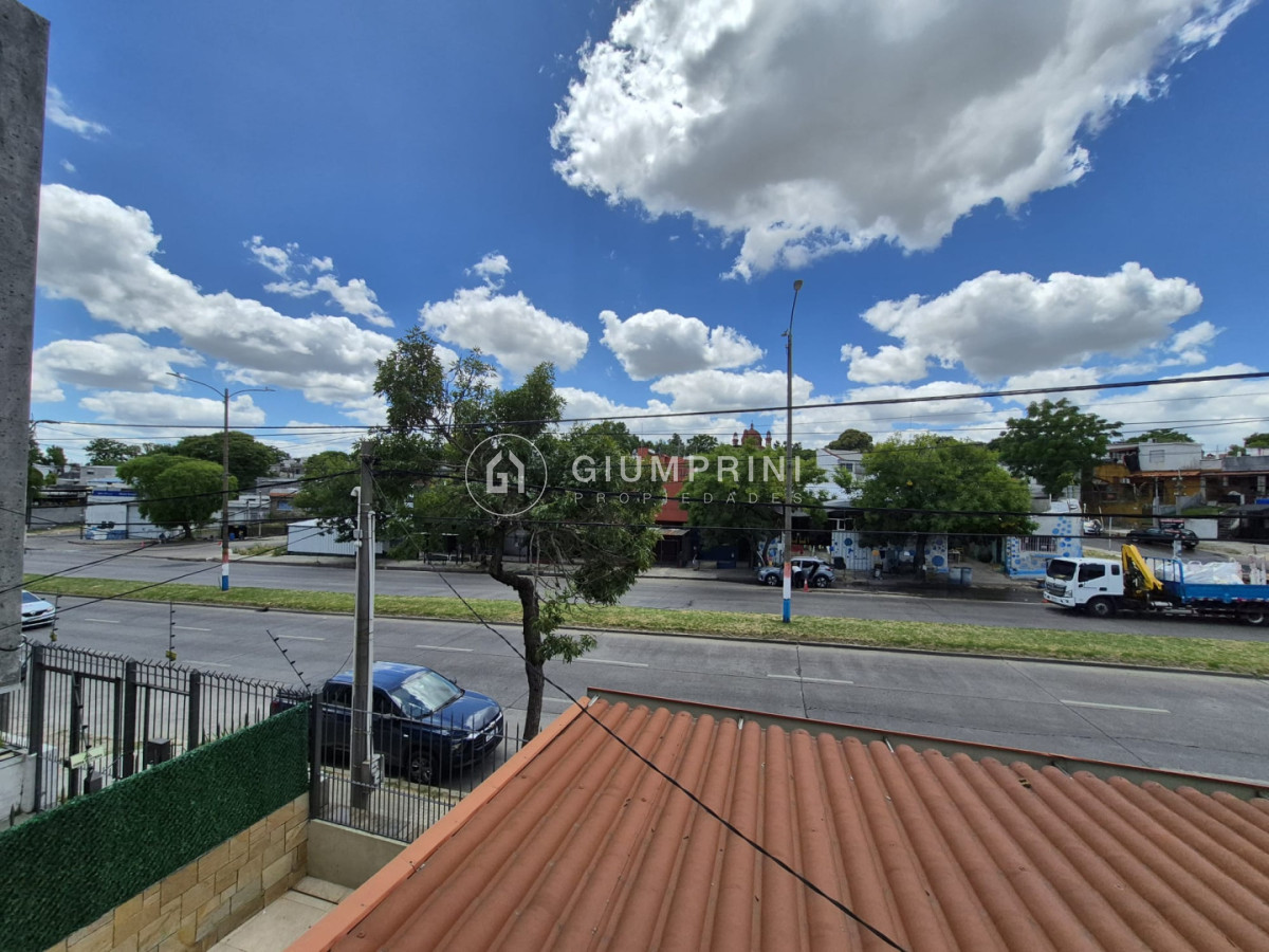 Casa ID.1099 - Alquiler 3 viviendas 6 Dormitorios Y 4 Baños - Patio - Parrillero + Barbacoa - Brazo Oriental