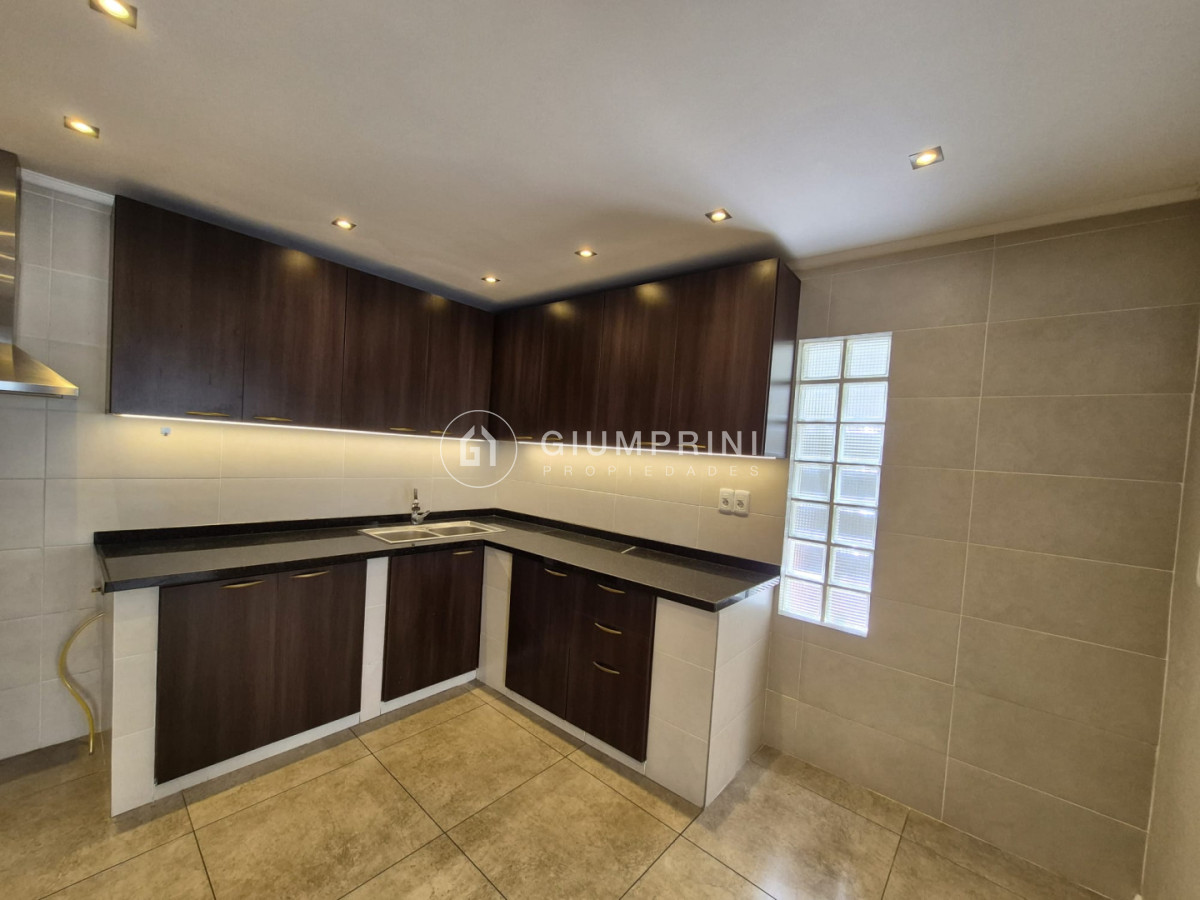 Casa ID.1099 - Alquiler 3 viviendas 6 Dormitorios Y 4 Baños - Patio - Parrillero + Barbacoa - Brazo Oriental