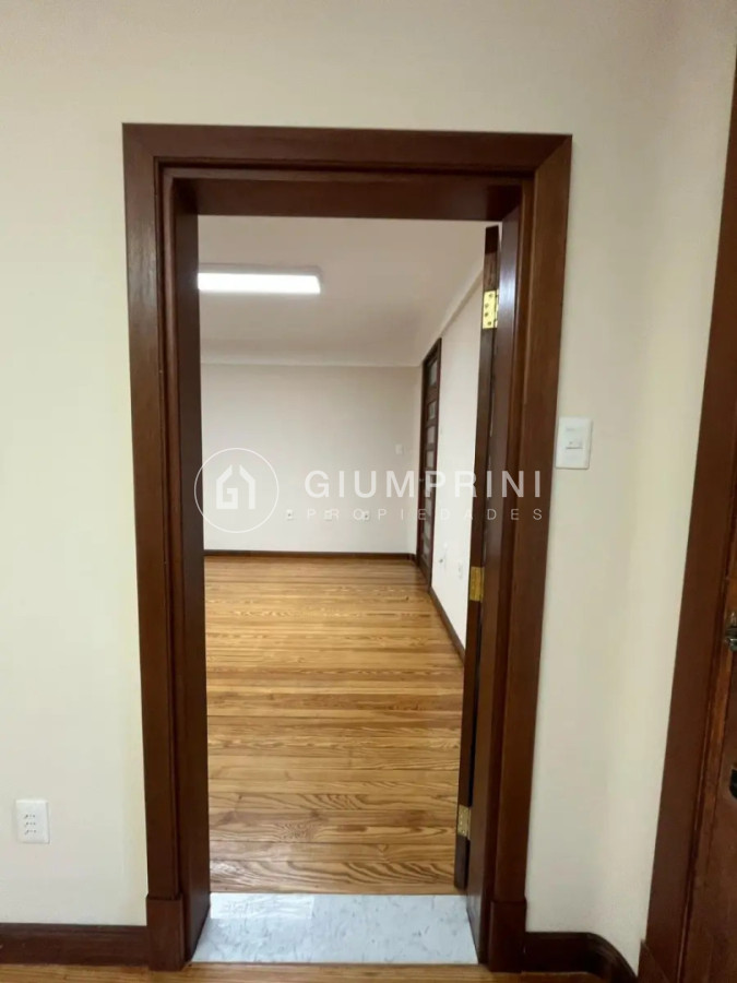Oficina ID.1246 - Alquiler de Oficina en Ciudad Vieja - Edificio Centenario