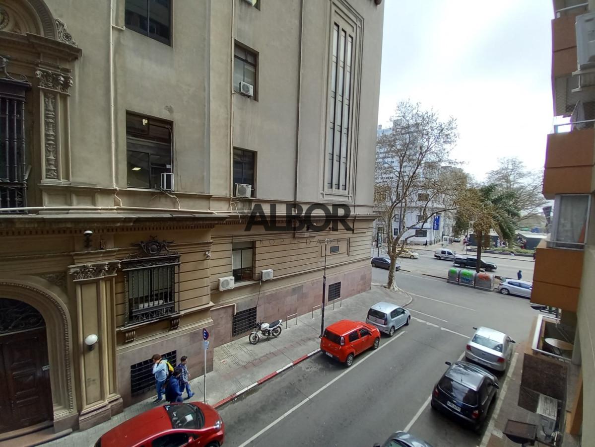 Apartamento ID.803 - Alquiler Amplio  Monoambiente con cocina definida en Centro - Zona de facultades