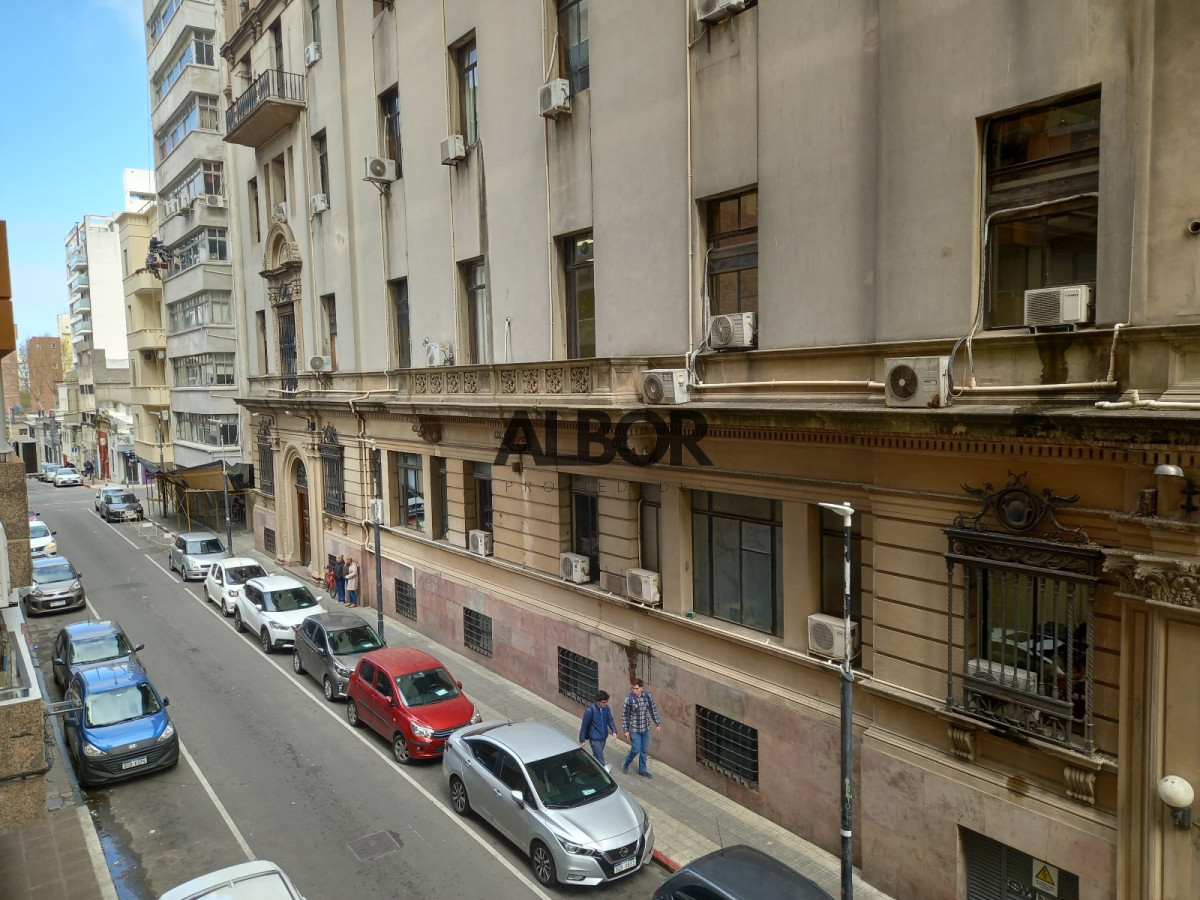 Apartamento ID.803 - Alquiler Amplio  Monoambiente con cocina definida en Centro - Zona de facultades