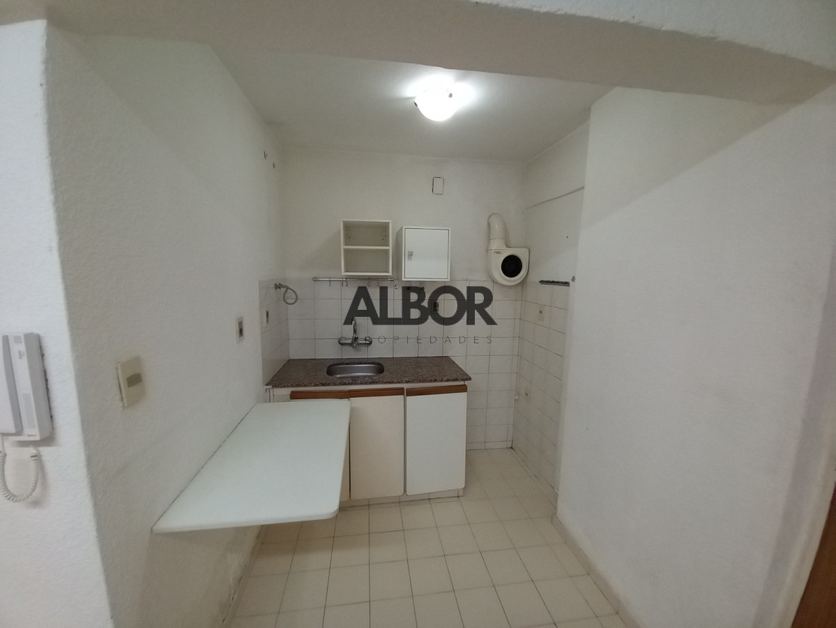 Apartamento ID.803 - Alquiler Amplio  Monoambiente con cocina definida en Centro - Zona de facultades