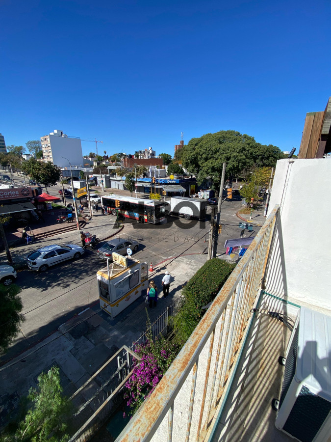 Apartamento ID.565 - Alquiler Apto 3 Dormitorios + Terraza con Parillero de uso exclusivo + SIN GASTOS COMUNES - Malvín 