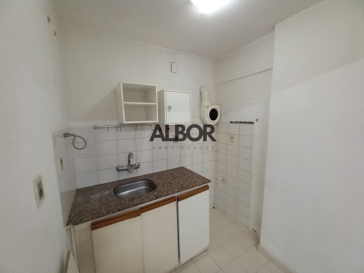 Apartamento ID.803 - Alquiler Amplio  Monoambiente con cocina definida en Centro - Zona de facultades