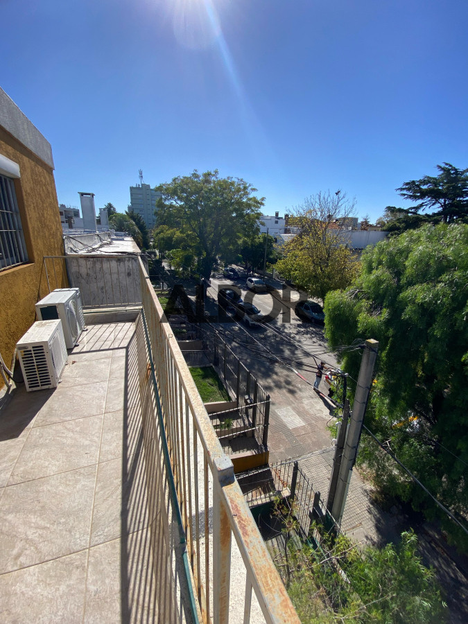 Apartamento ID.565 - Alquiler Apto 3 Dormitorios + Terraza con Parillero de uso exclusivo + SIN GASTOS COMUNES - Malvín 