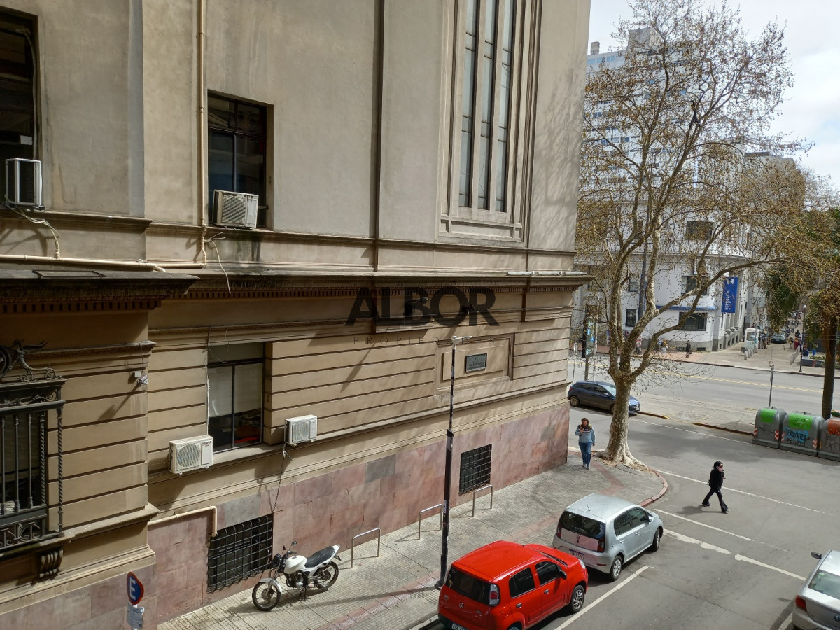 Apartamento ID.803 - Alquiler Amplio  Monoambiente con cocina definida en Centro - Zona de facultades