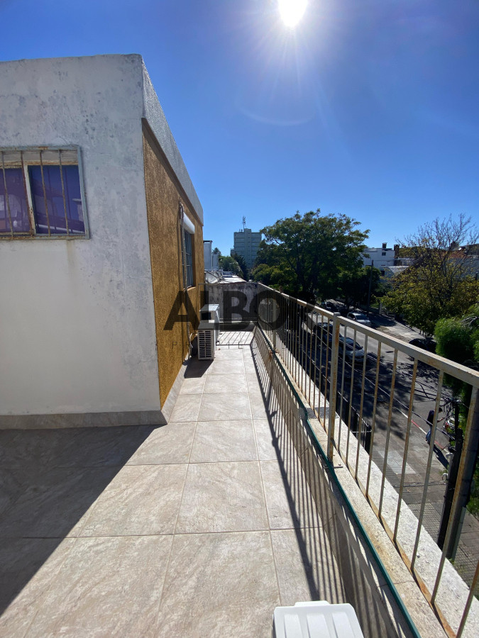 Apartamento ID.565 - Alquiler Apto 3 Dormitorios + Terraza con Parillero de uso exclusivo + SIN GASTOS COMUNES - Malvín 