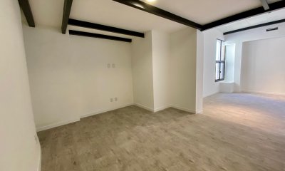 Venta Apartamento Loft 1 Dormitorio En Ciudad Vieja Edificio Alhambra