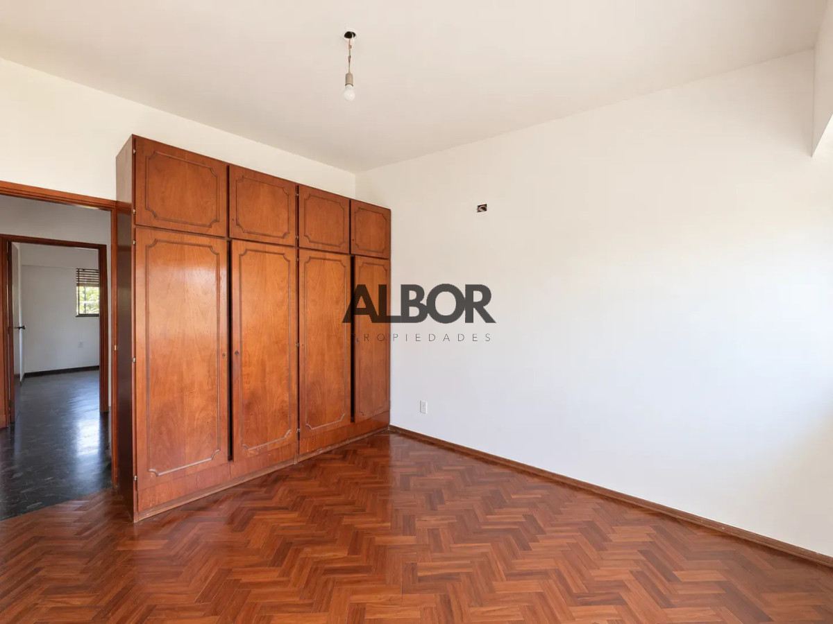 Casa ID.1467 - Alquiler casa 4 Dormitorios - Fondo - Garaje - Zona de colegios