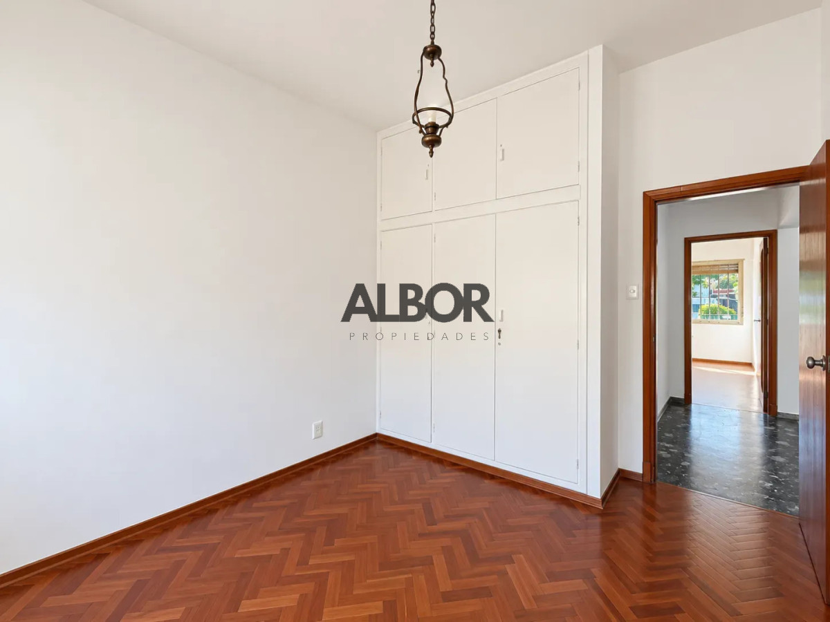 Casa ID.1467 - Alquiler casa 4 Dormitorios - Fondo - Garaje - Zona de colegios