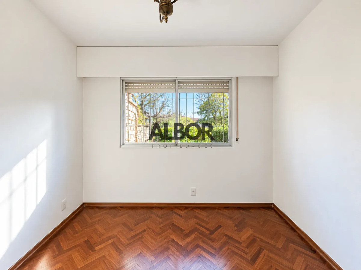 Casa ID.1467 - Alquiler casa 4 Dormitorios - Fondo - Garaje - Zona de colegios