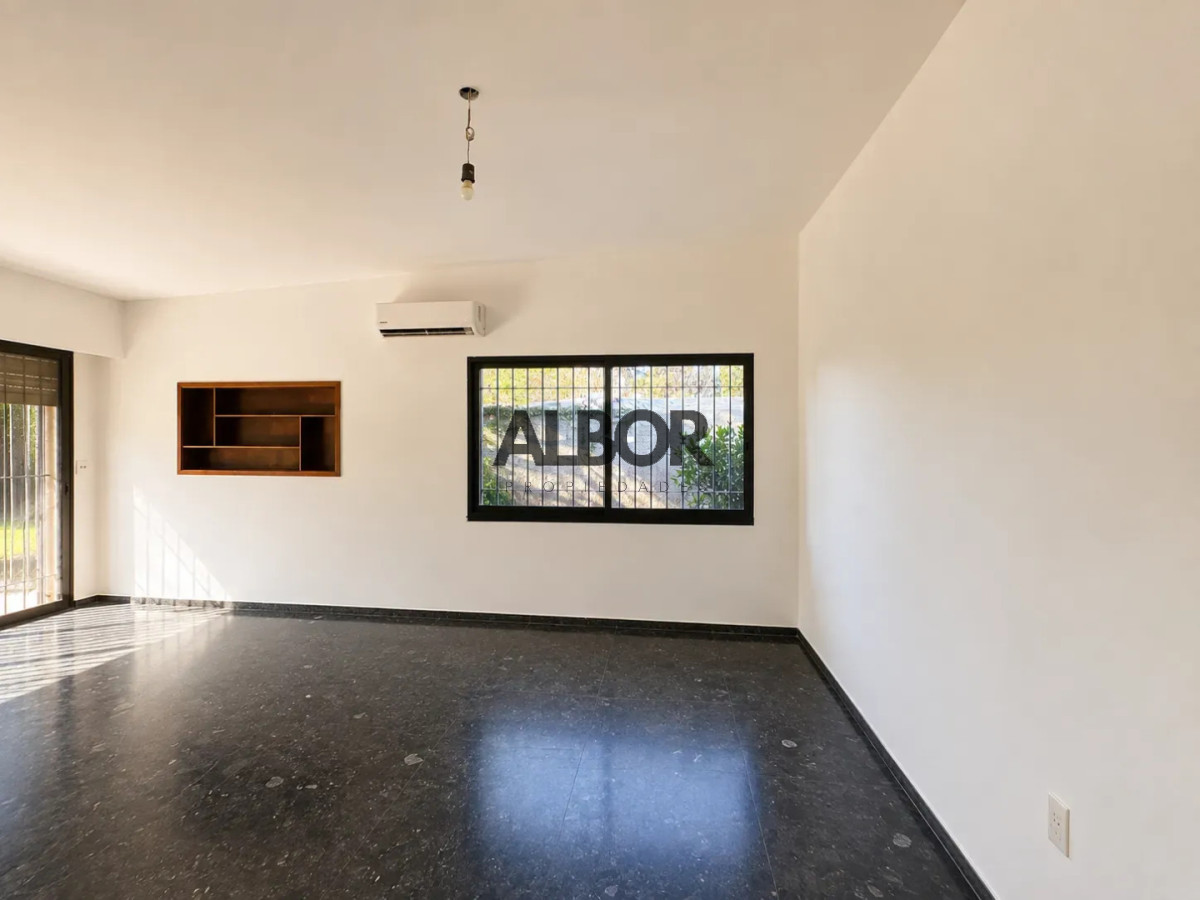 Casa ID.1467 - Alquiler casa 4 Dormitorios - Fondo - Garaje - Zona de colegios