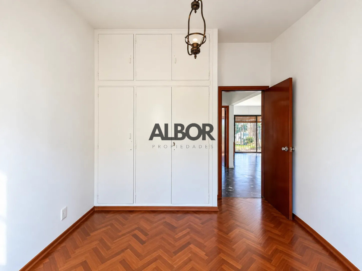 Casa ID.1467 - Alquiler casa 4 Dormitorios - Fondo - Garaje - Zona de colegios