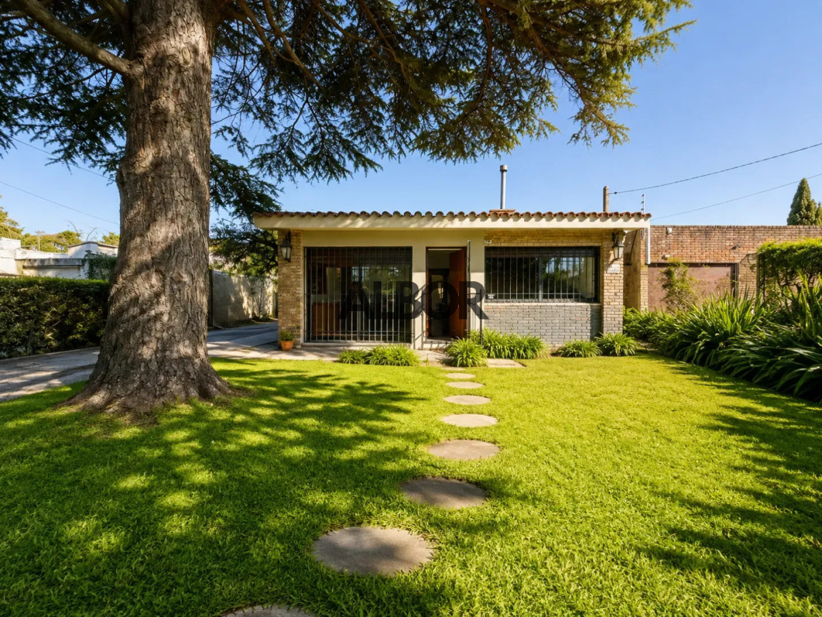 Casa ID.1467 - Alquiler casa 4 Dormitorios - Fondo - Garaje - Zona de colegios