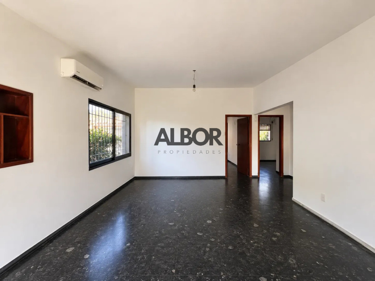 Casa ID.1467 - Alquiler casa 4 Dormitorios - Fondo - Garaje - Zona de colegios