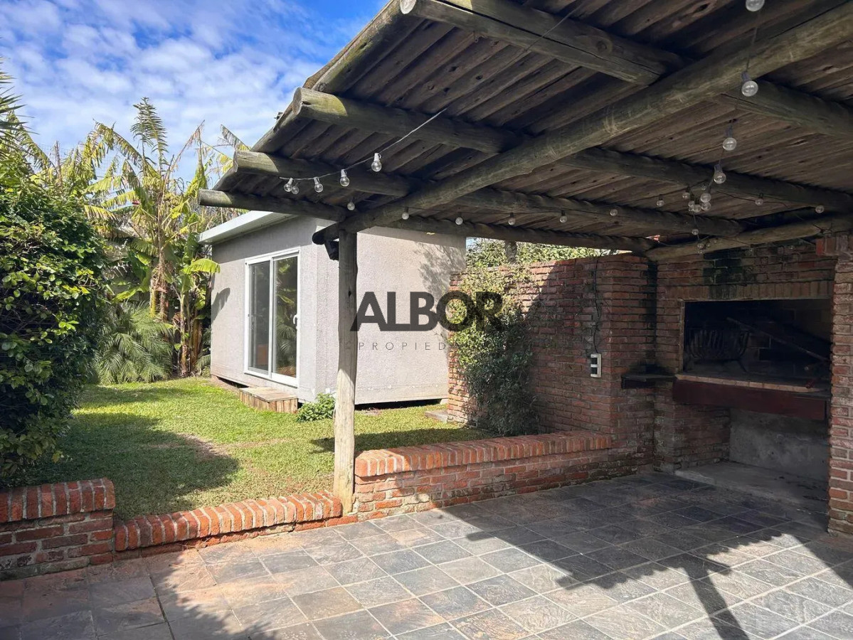 Casa ID.1468 - Alquiler Casa 2 Dormitorios - Carrasco Sur 