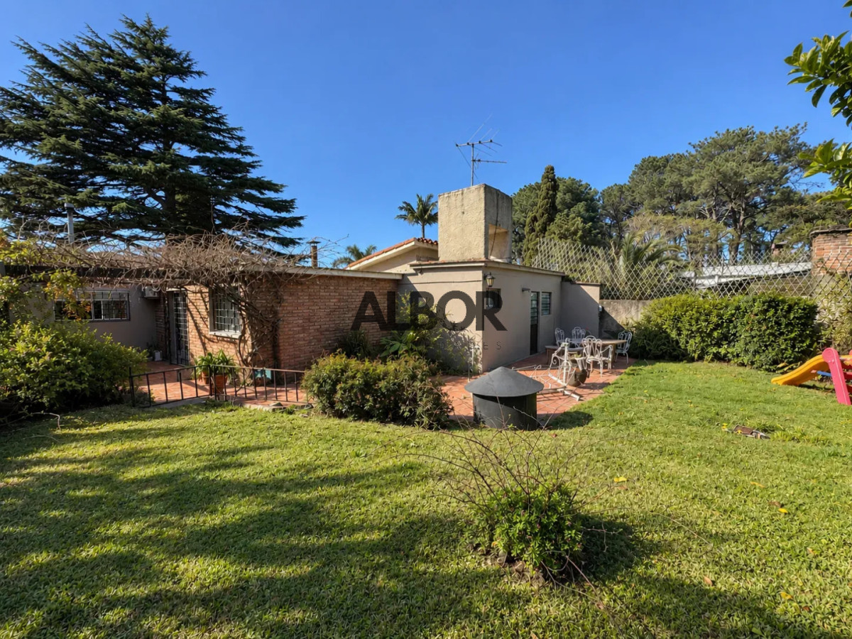 Casa ID.1467 - Alquiler casa 4 Dormitorios - Fondo - Garaje - Zona de colegios
