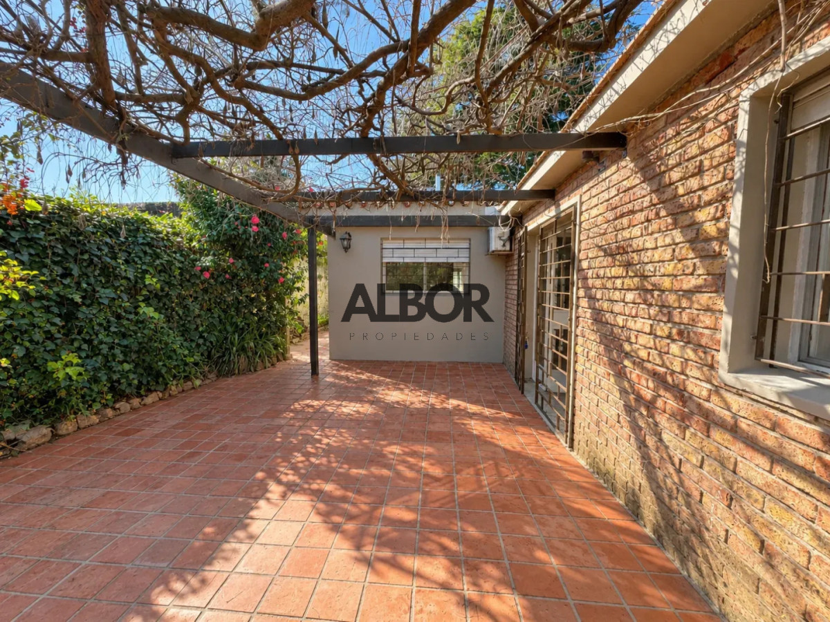 Casa ID.1467 - Alquiler casa 4 Dormitorios - Fondo - Garaje - Zona de colegios