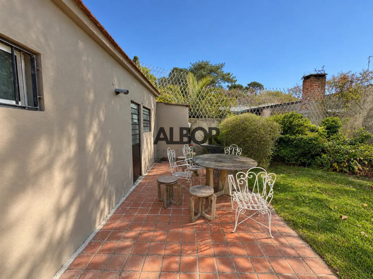 Casa ID.1467 - Alquiler casa 4 Dormitorios - Fondo - Garaje - Zona de colegios