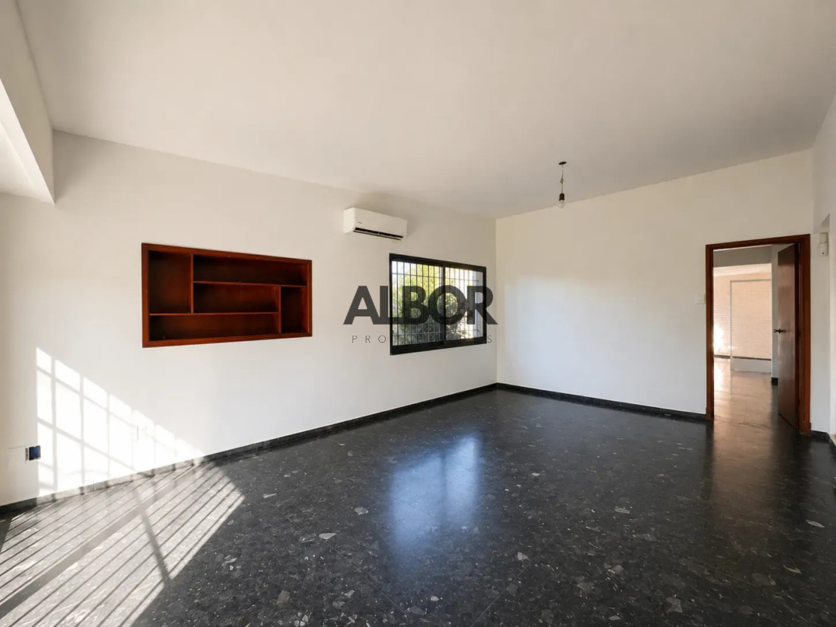 Casa ID.1467 - Alquiler casa 4 Dormitorios - Fondo - Garaje - Zona de colegios