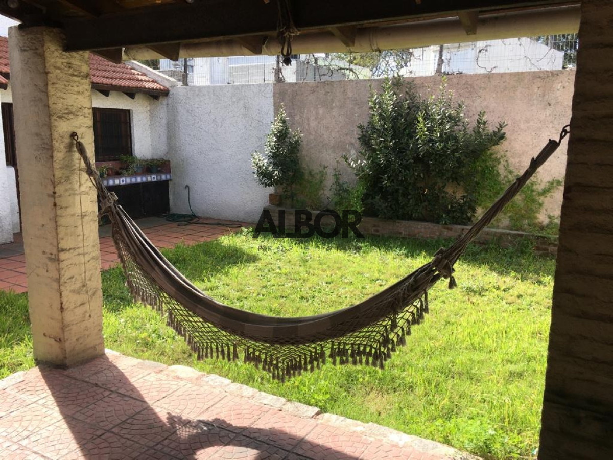 Casa ID.212 - Venta Casa Seis Dorms - Parque Batlle