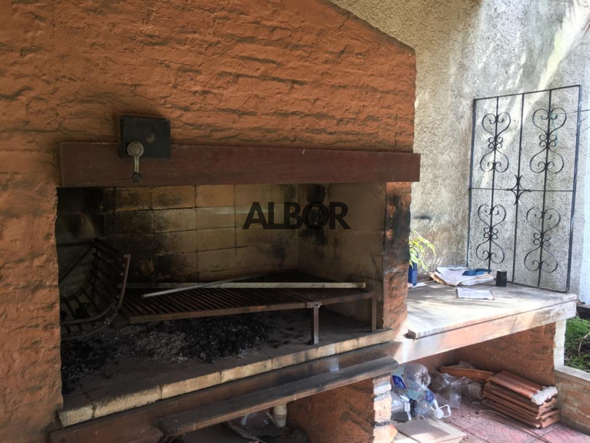 Casa ID.212 - Venta Casa Seis Dorms - Parque Batlle