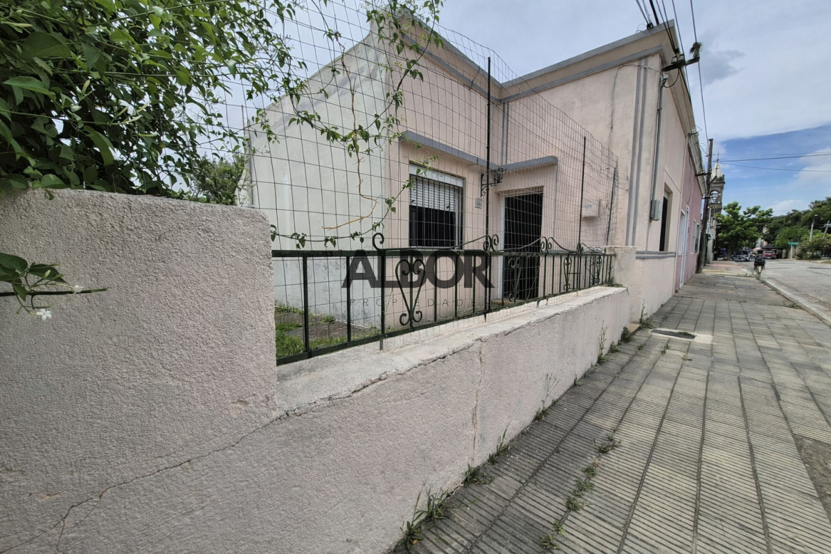 Casa ID.1212 - Venta casa 2 dormitorios - Patio - Frente - Parrillero - Santa Lucia - Canelones