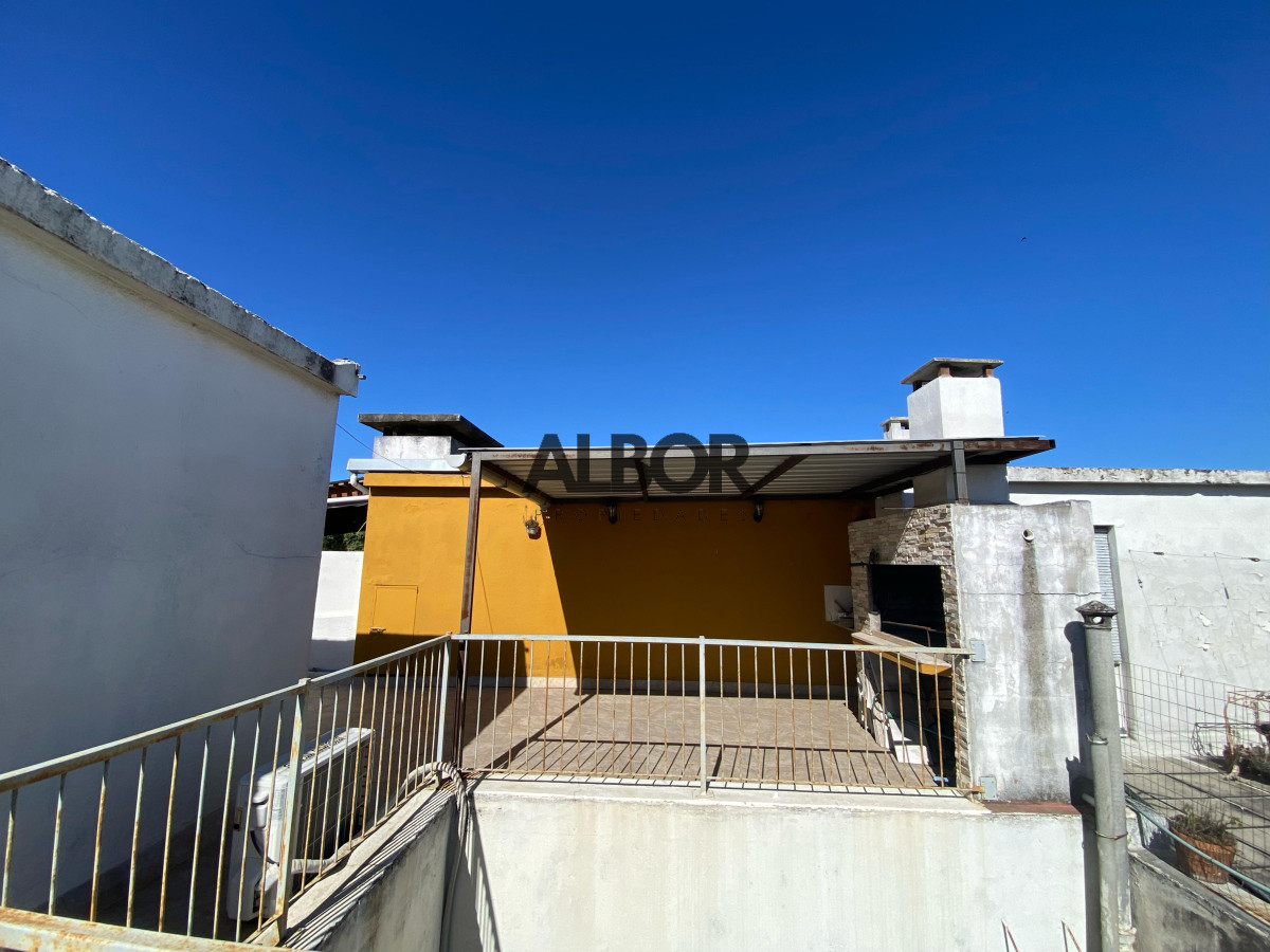 Casa ID.574 - Alquiler Casa PH 3 Dormitorios + Terraza con Parrillero de uso exclusivo - Malvín 