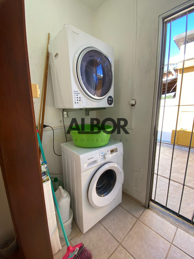 Casa ID.574 - Alquiler Casa PH 3 Dormitorios + Terraza con Parrillero de uso exclusivo - Malvín 