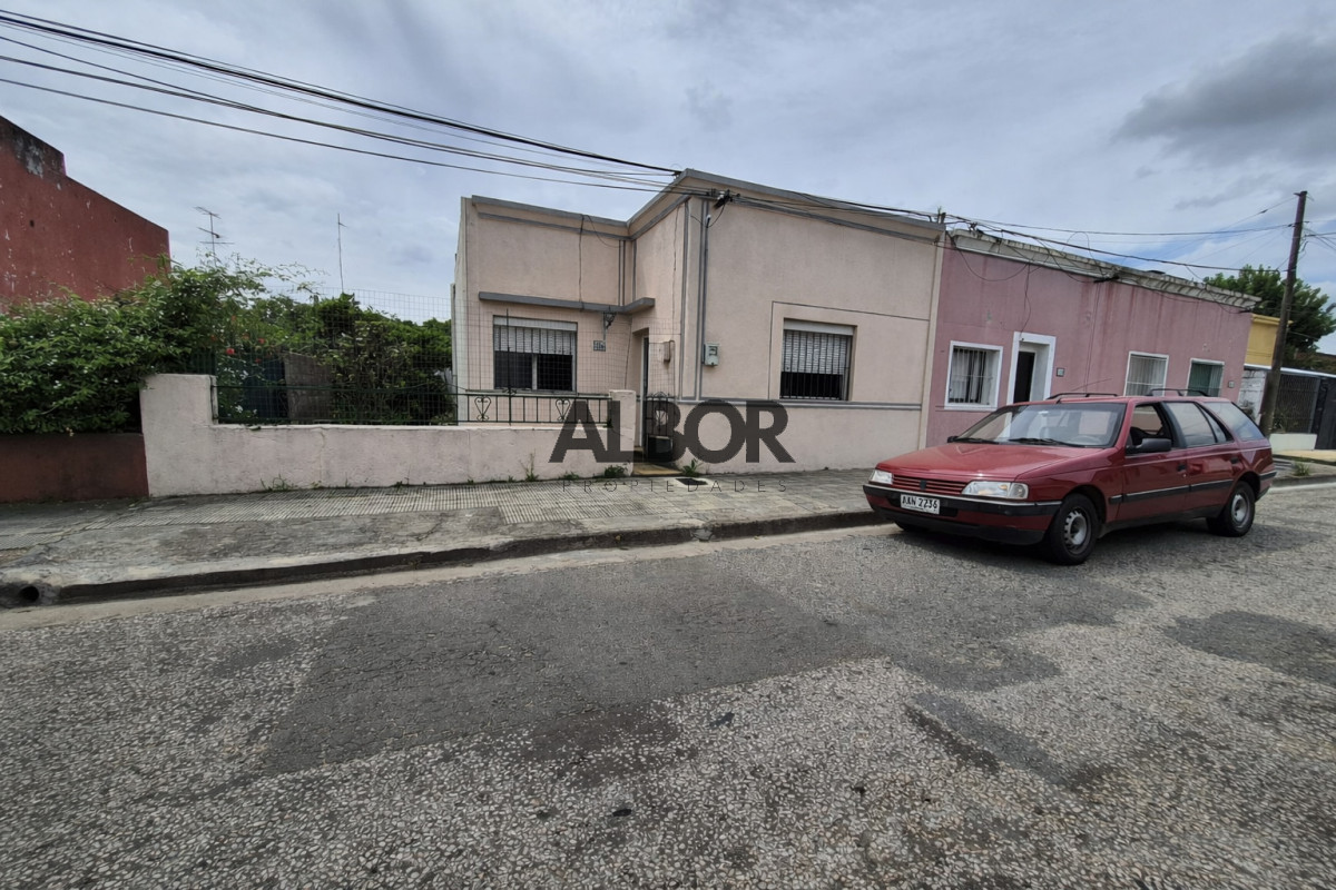 Casa ID.1212 - Venta casa 2 dormitorios - Patio - Frente - Parrillero - Santa Lucia - Canelones