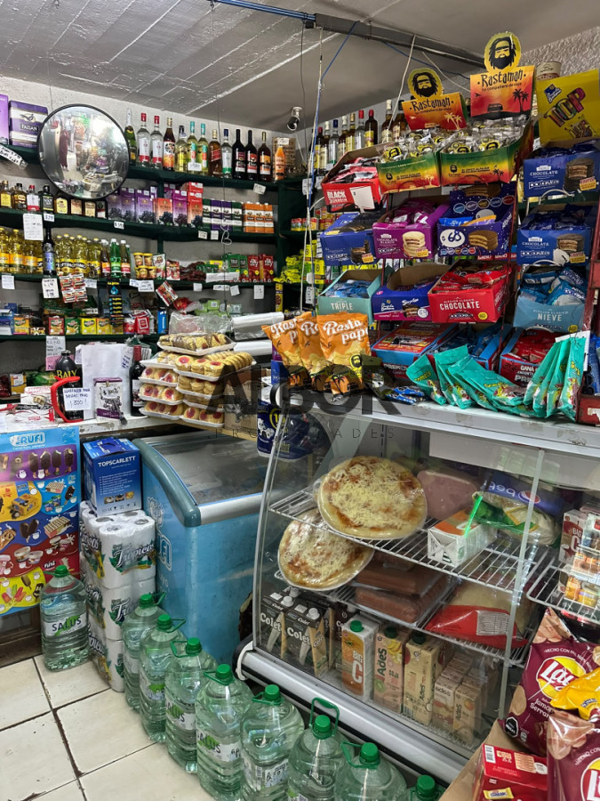 Local Comercial ID.1465 - Venta llave de negocio almacen 24 hs - buen fluido de clientela zona de alto transito