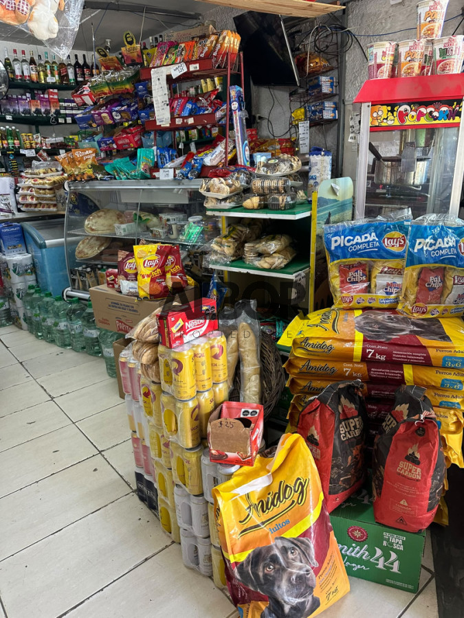 Local Comercial ID.1465 - Venta llave de negocio almacen 24 hs - buen fluido de clientela zona de alto transito