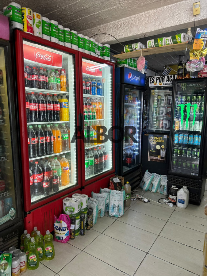 Local Comercial ID.1465 - Venta llave de negocio almacen 24 hs - buen fluido de clientela zona de alto transito
